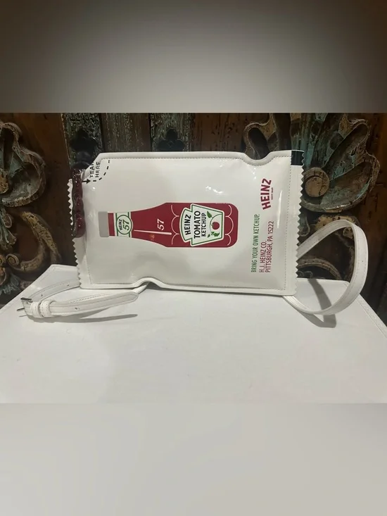 Kate Spade Heinz Printed Patent 3D Packet Crossbody - Picture 1 of 4